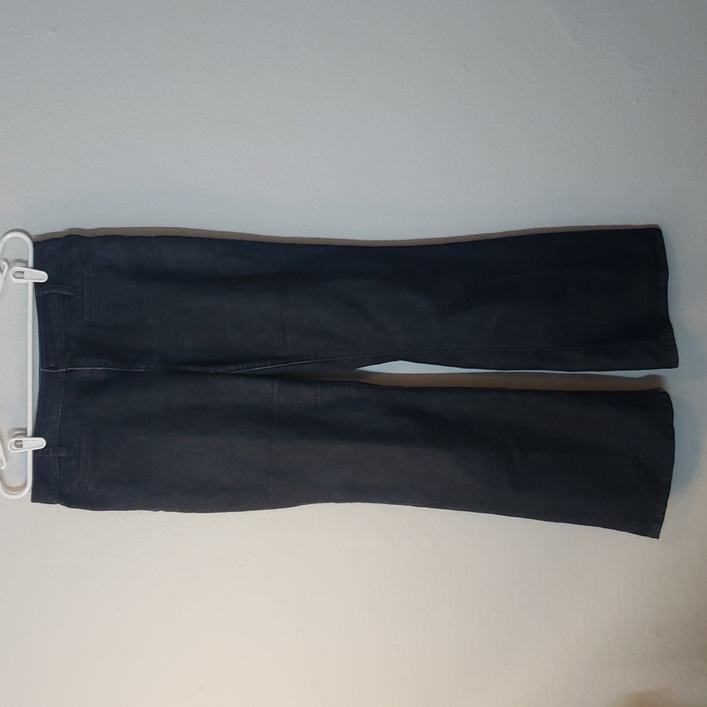 Ann Taylor Curvy size 10 flare jeans. EUC